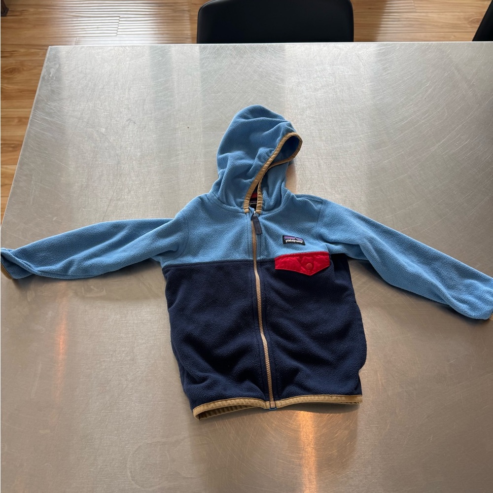 Patagonia Kids Light Blue & Navy Fleece Hoodie with Red Pocket